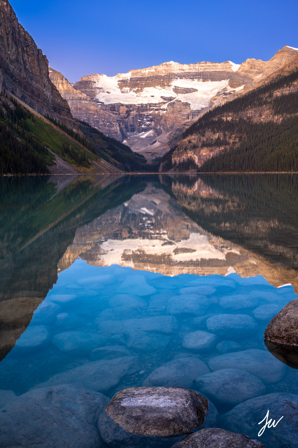 Lake Louise sunrise reflection in Banff.