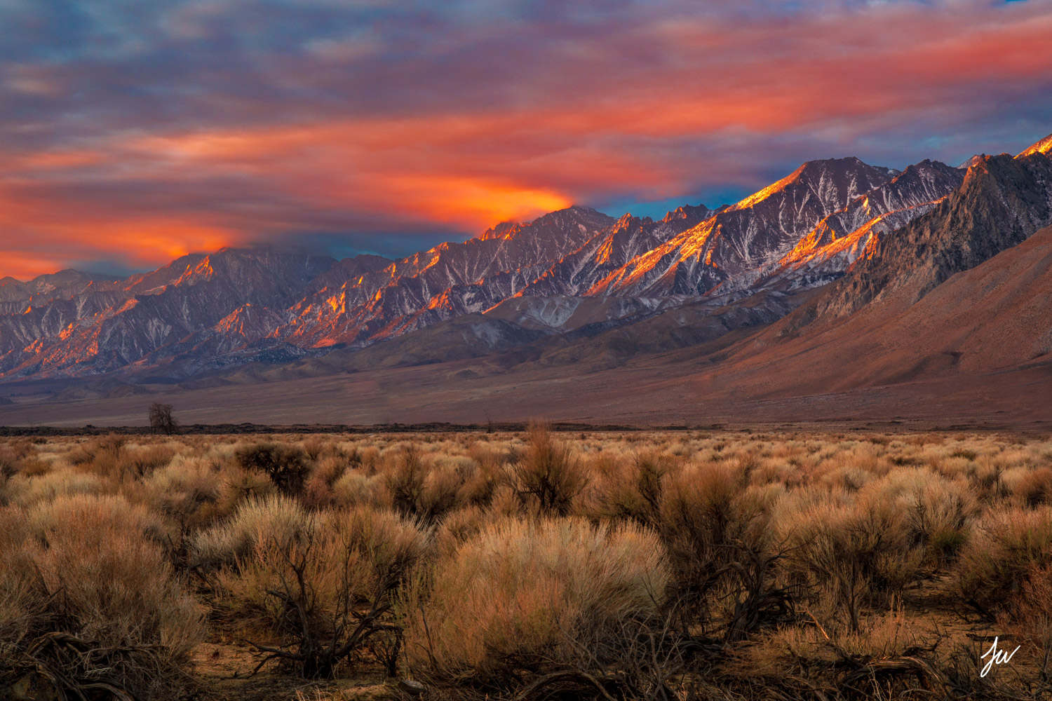Sunrise over the eastern sierras in California. 