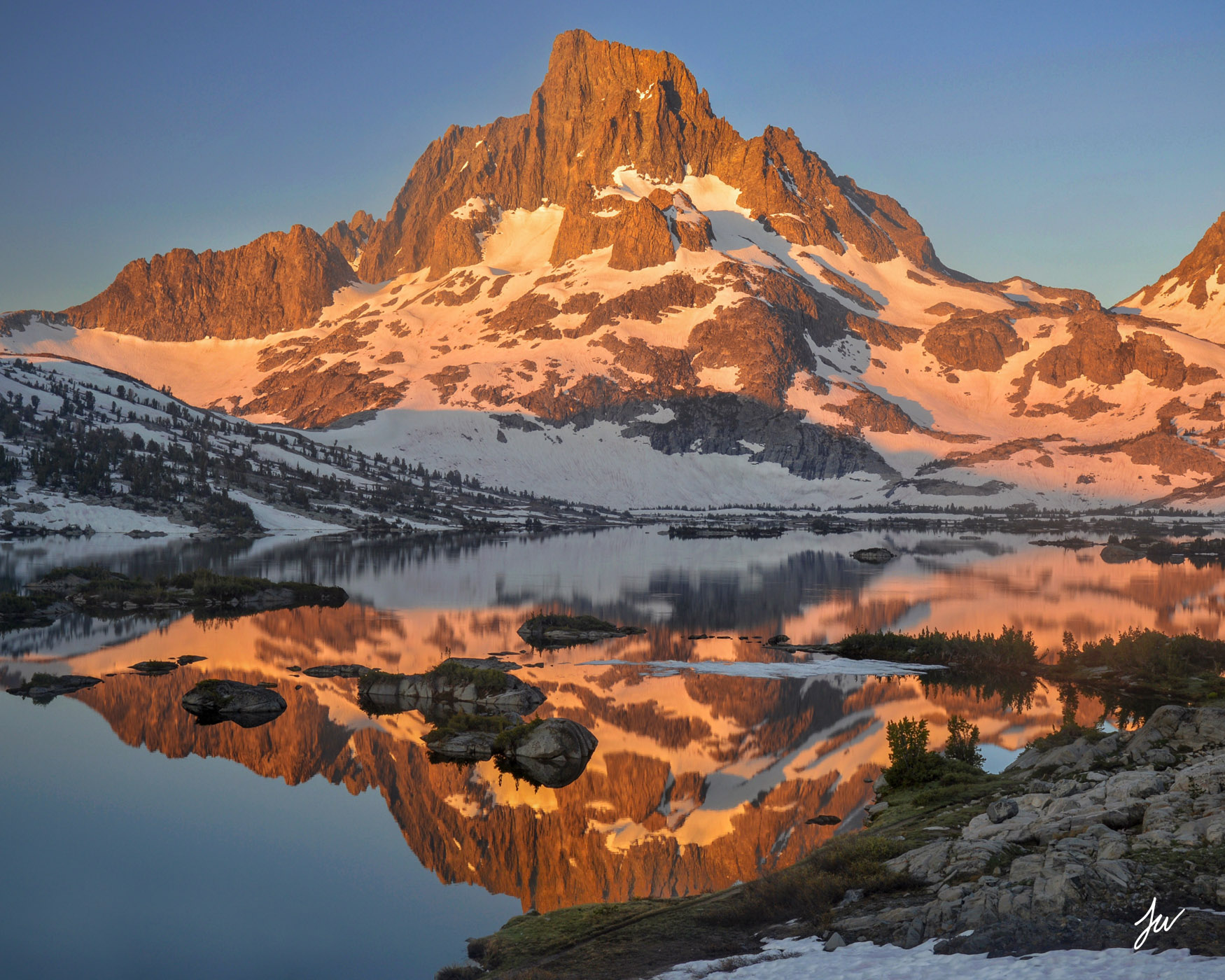 Sunrise at Thousand Island Lake in the Sierra Nevada in California.